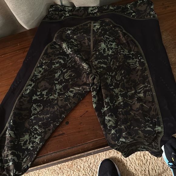 Lululemon - Picture 3 of 3